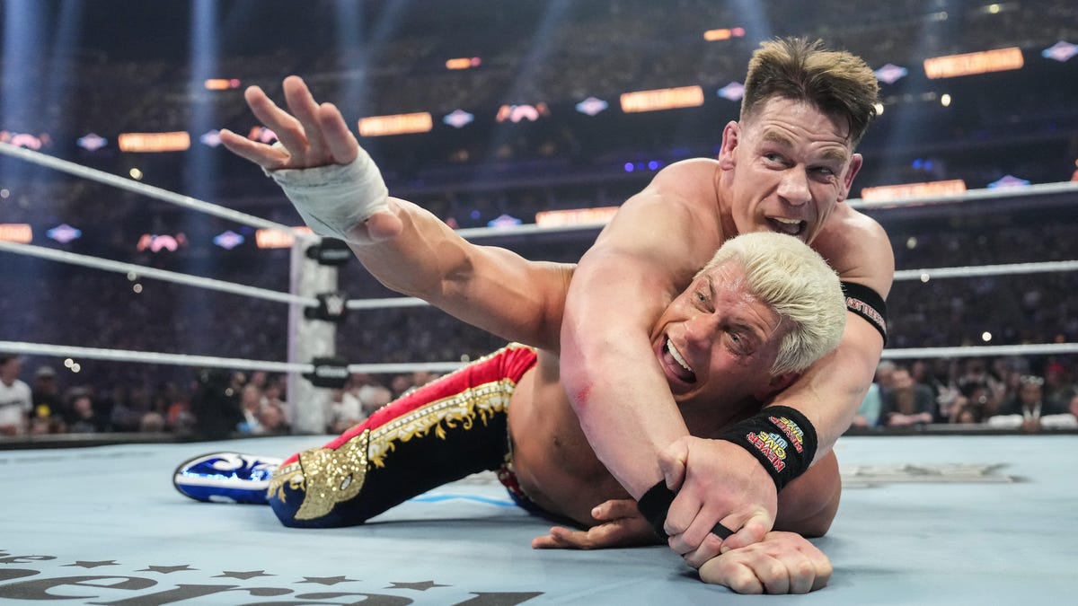 John Cena holds Cody Rhodes in a grip lock during Wrestlemania 41.