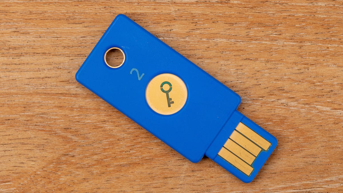 Yubikey's Yubico Security Key can handle U2F and FIDO2 authentication.
