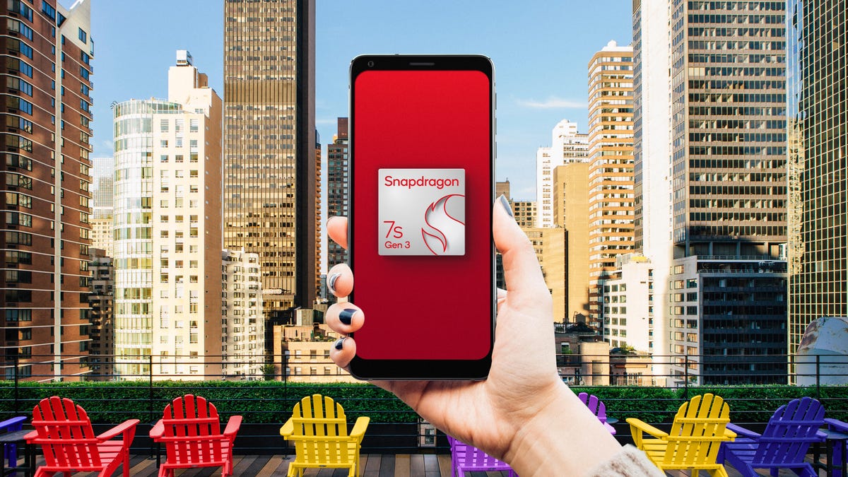 Snapdragon 7S Gen 3 logo on phone