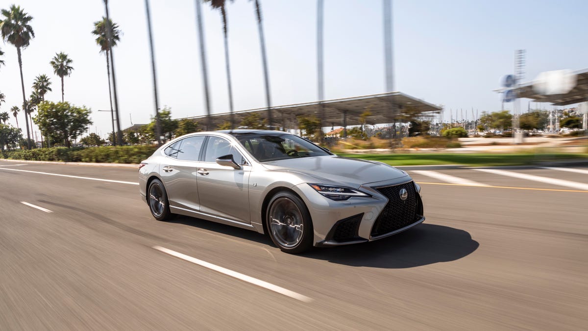2021-lexus-ls-500-f-sport-atomic-silver-008