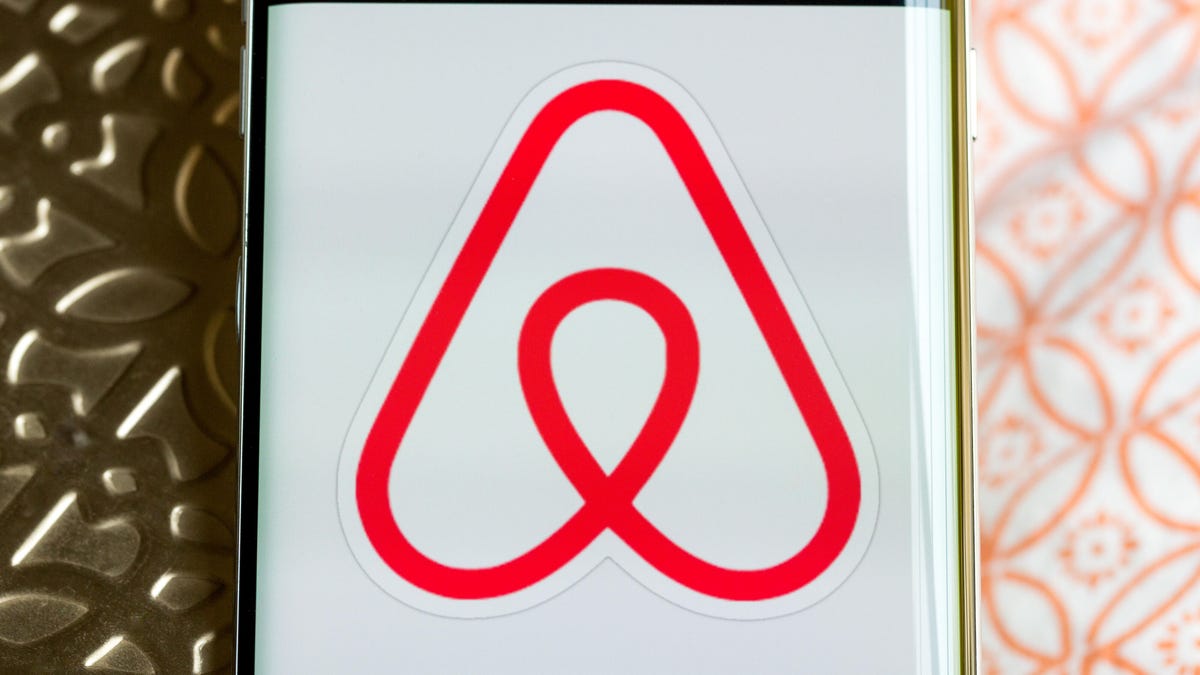 airbnb-logo-phone-6827