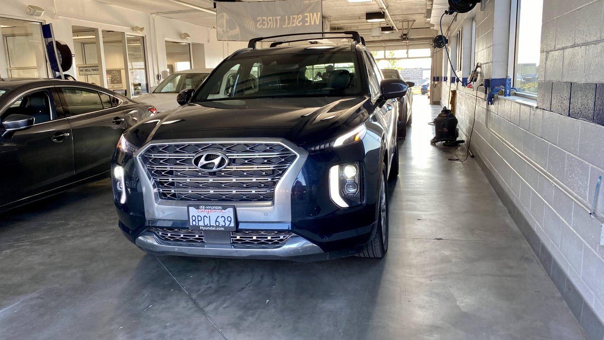 Hyundai Palisade in Suburban's service lane