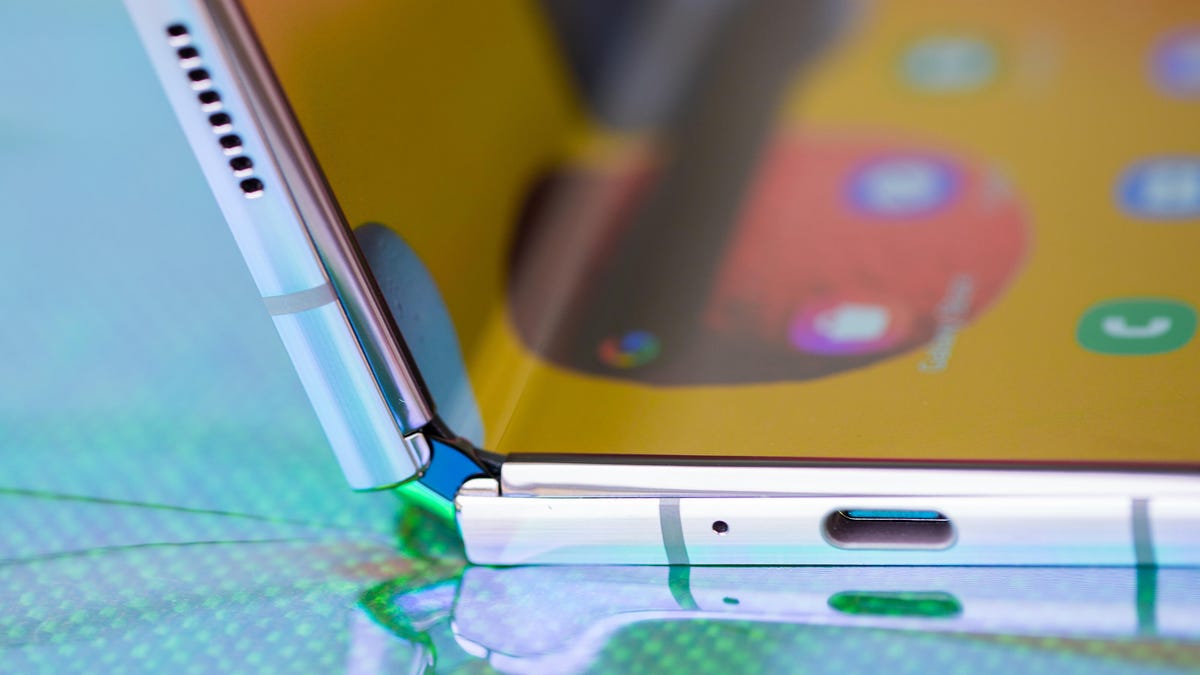 samsung-galaxy-z-fold-2-7421