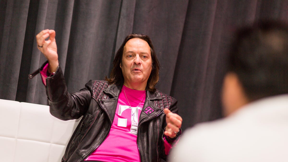 27-t-moblile-john-legere-and-mike-sievert