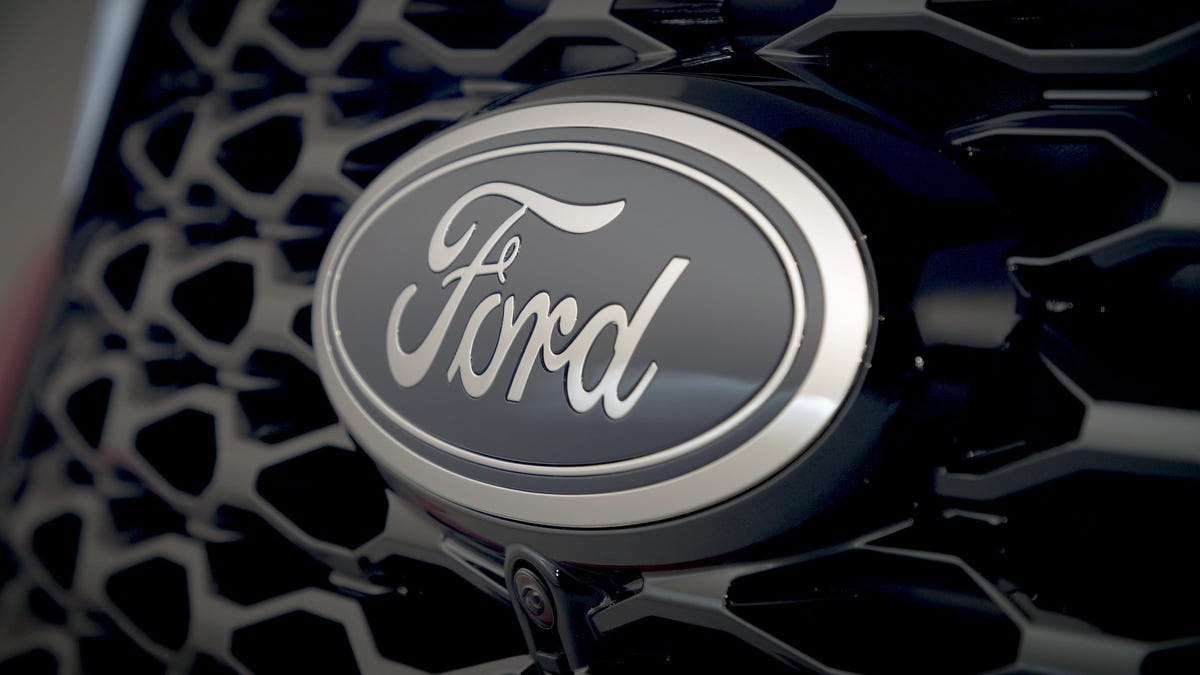 2020-ford-explorer-st-37