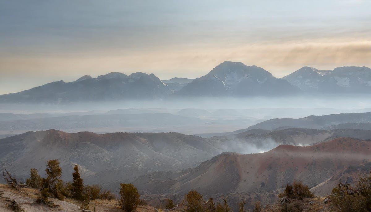 firefly-beautiful-utah-mountains-in-the-distance-hot-springs-in-the-foreground-63804.jpg