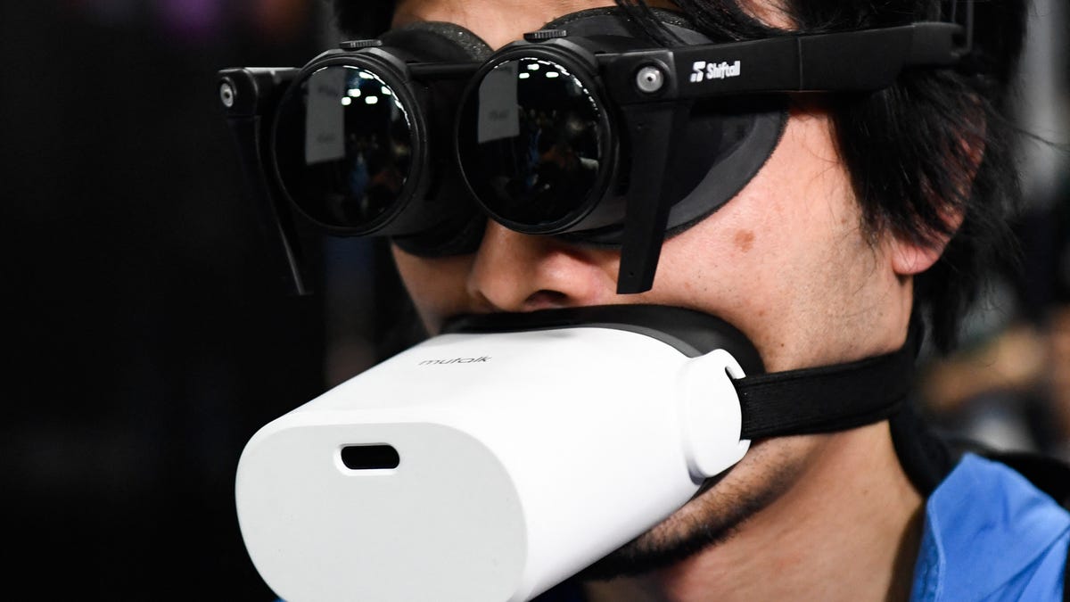 A boxlike technology device strapped around a person's head and over his mouth.