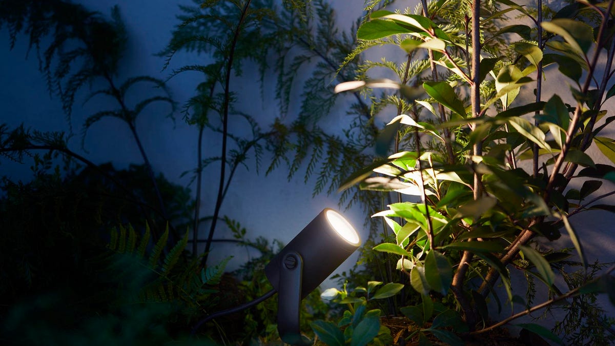 philips-hue-outdoor-lily-spot