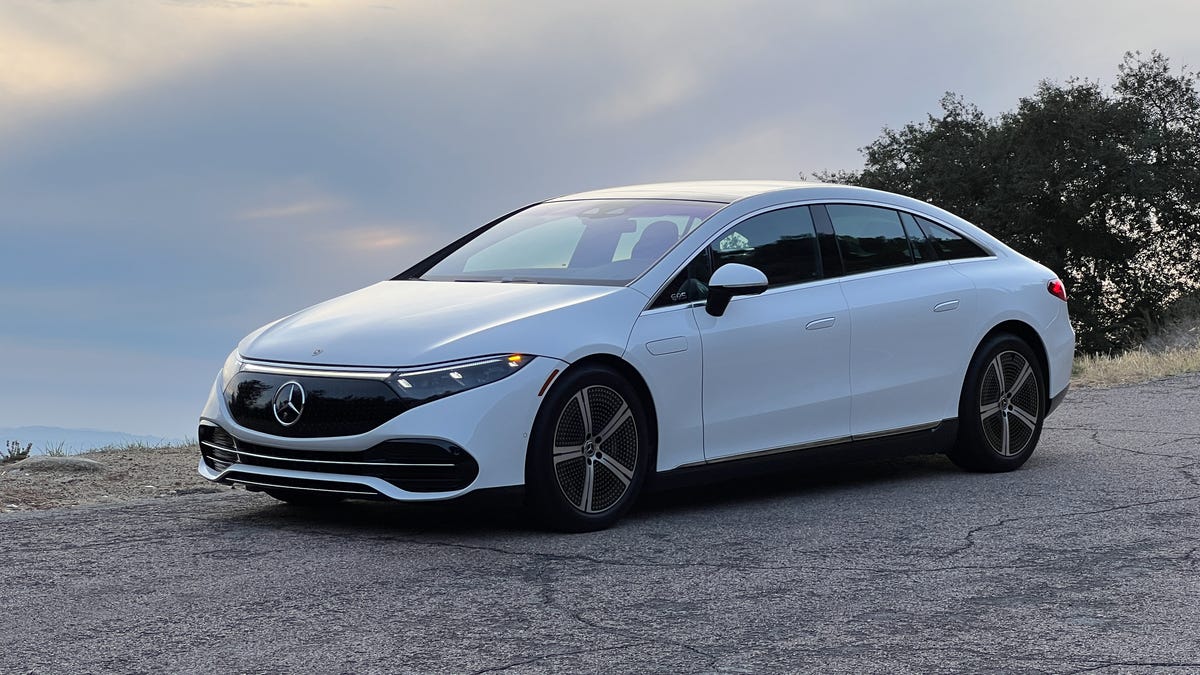 2022-mercedes-benz-eqs450-plus-sedan-211