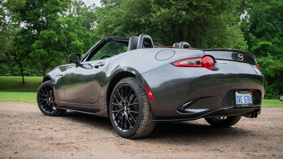 2018-mazda-mx-5-miata-club-1