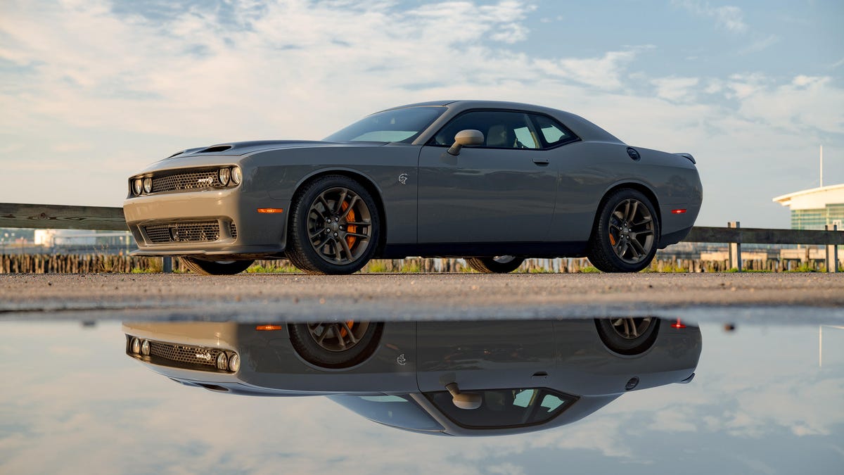 2019-challenger-hellcat-promo