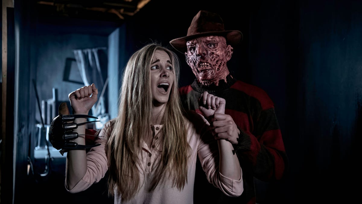 iphoneonelmstreet-1024-copyright-nestor-colombo-7