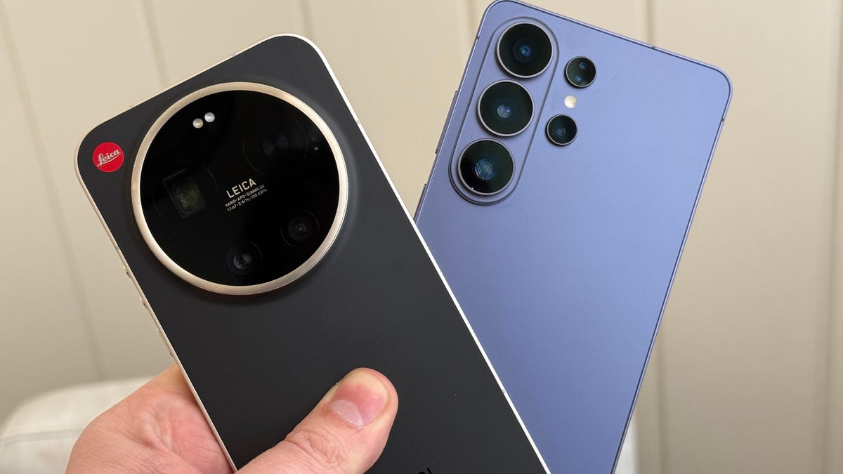 Image of a xiaomi phone and a samsung phone