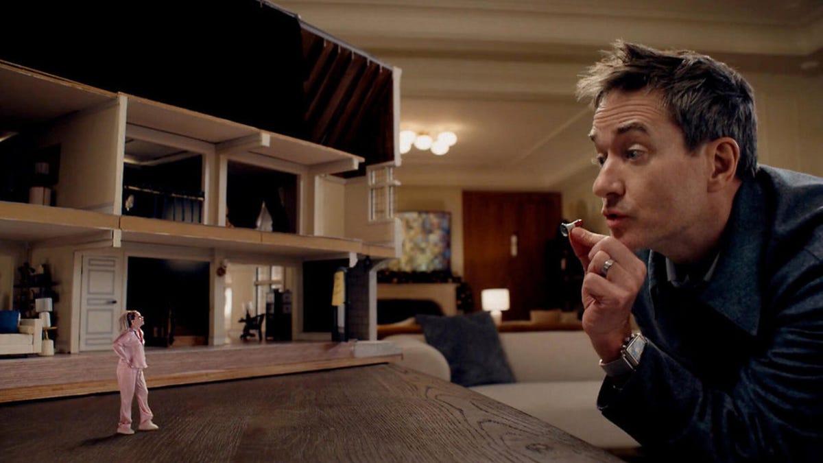 Elizabeth Banks and Matthew McFadyen in The Miniature Wife