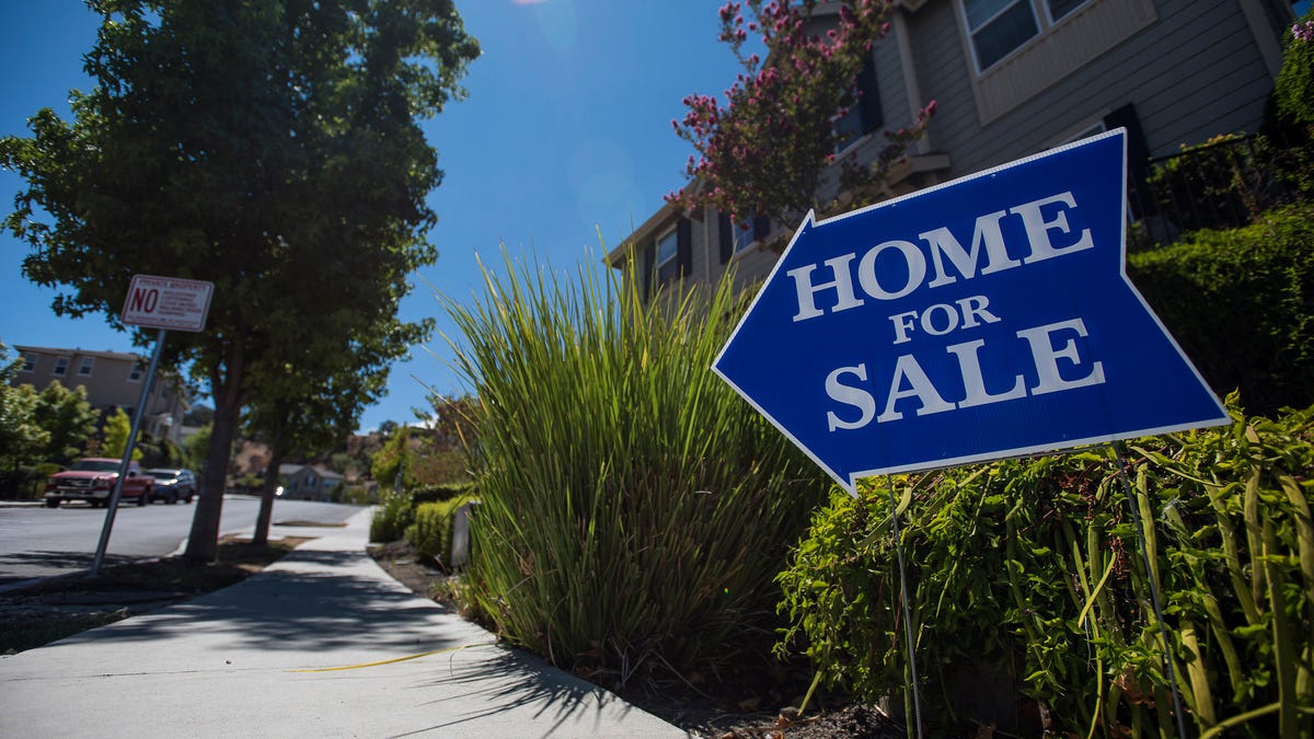 008-cnet-finance-mortgage-signage