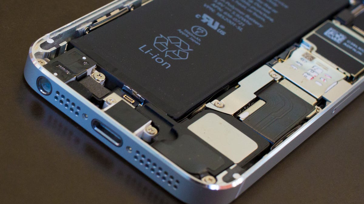 inside-iphone-5s-guts-battery-7727.jpg