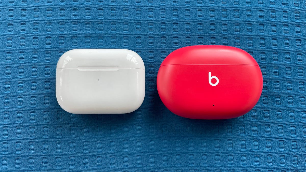 beats-studio-buds-case-vs-airpods-pro-case