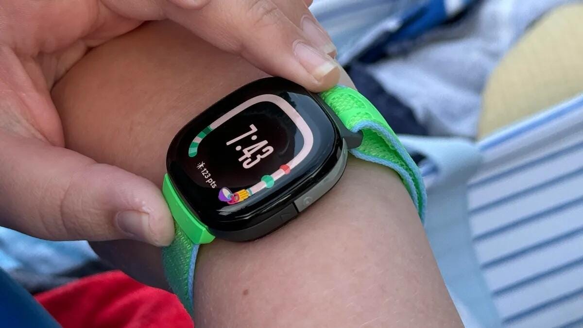 fitbit-ace-lte-kid-1