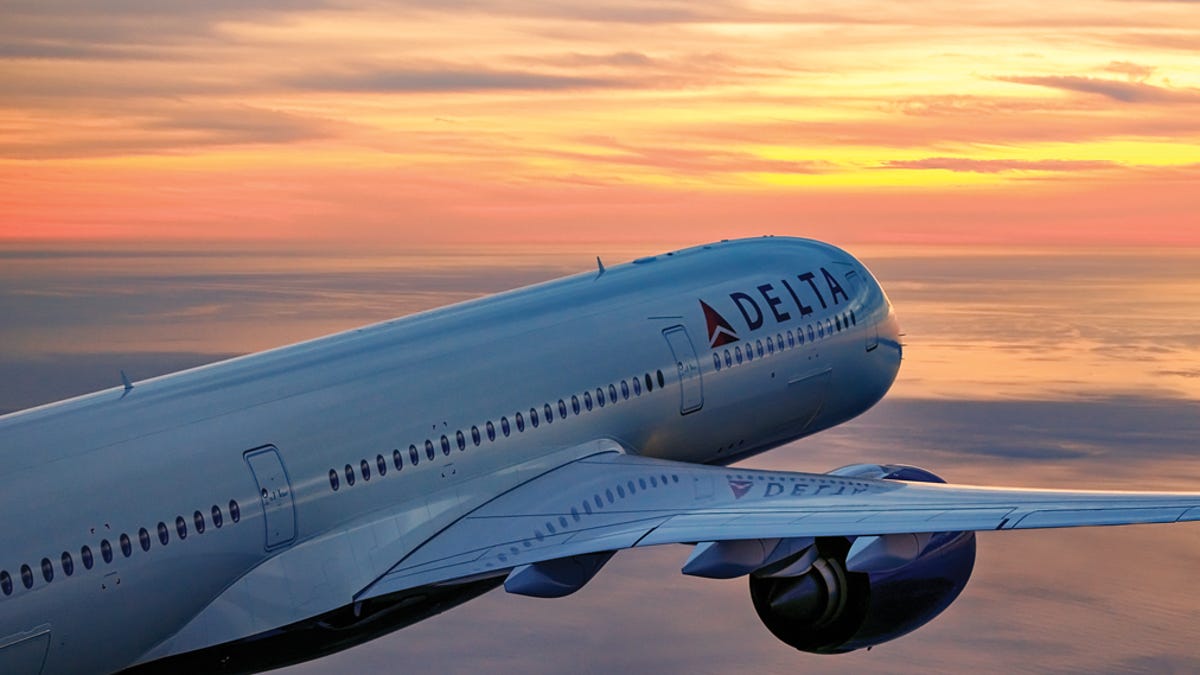 delta-plane-at-sunset.png
