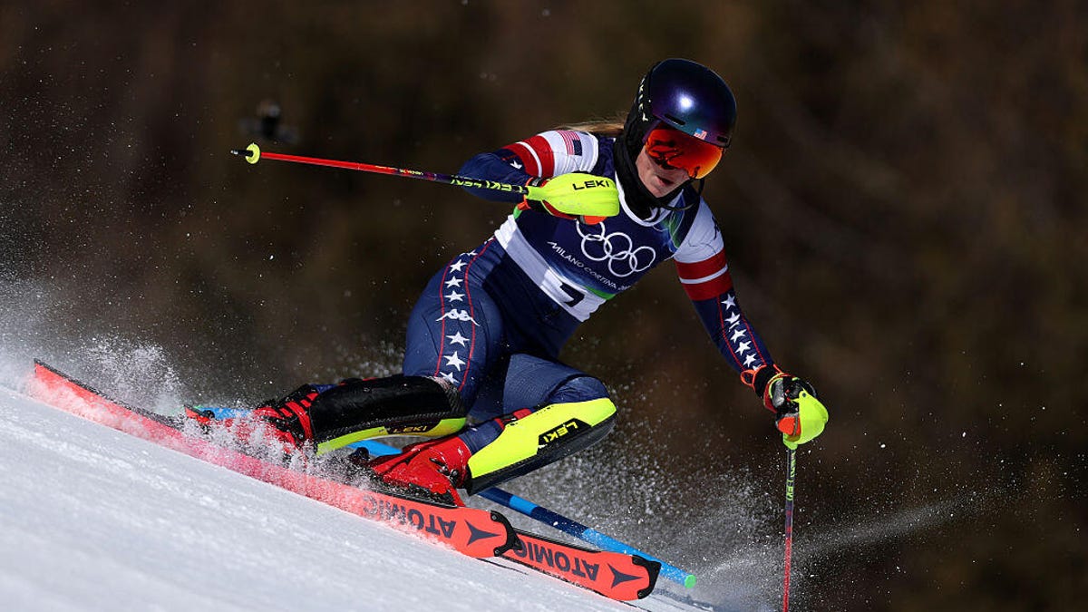 Mikaela Shiffrin skiing in the women's slalom run