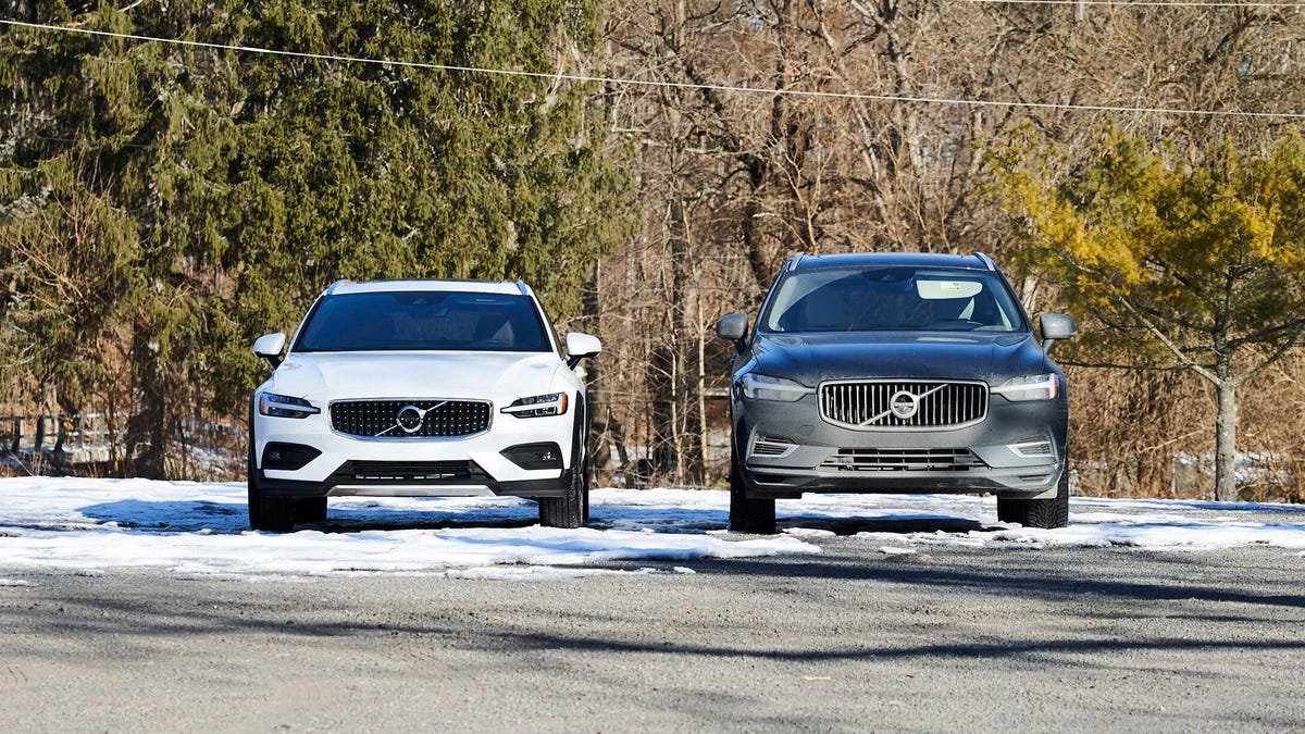 2021 Volvo XC60 vs. V60