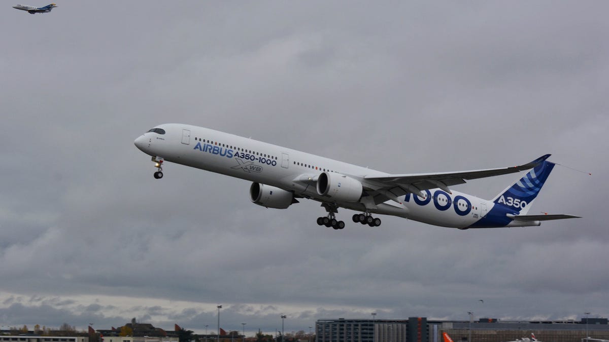 airbus-a350-1000-takeoff.jpg