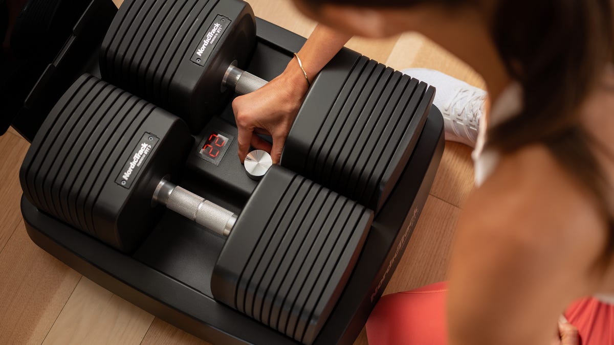 mechanical-adjust-nordictrack-iselect-voice-controlled-dumbbells.png