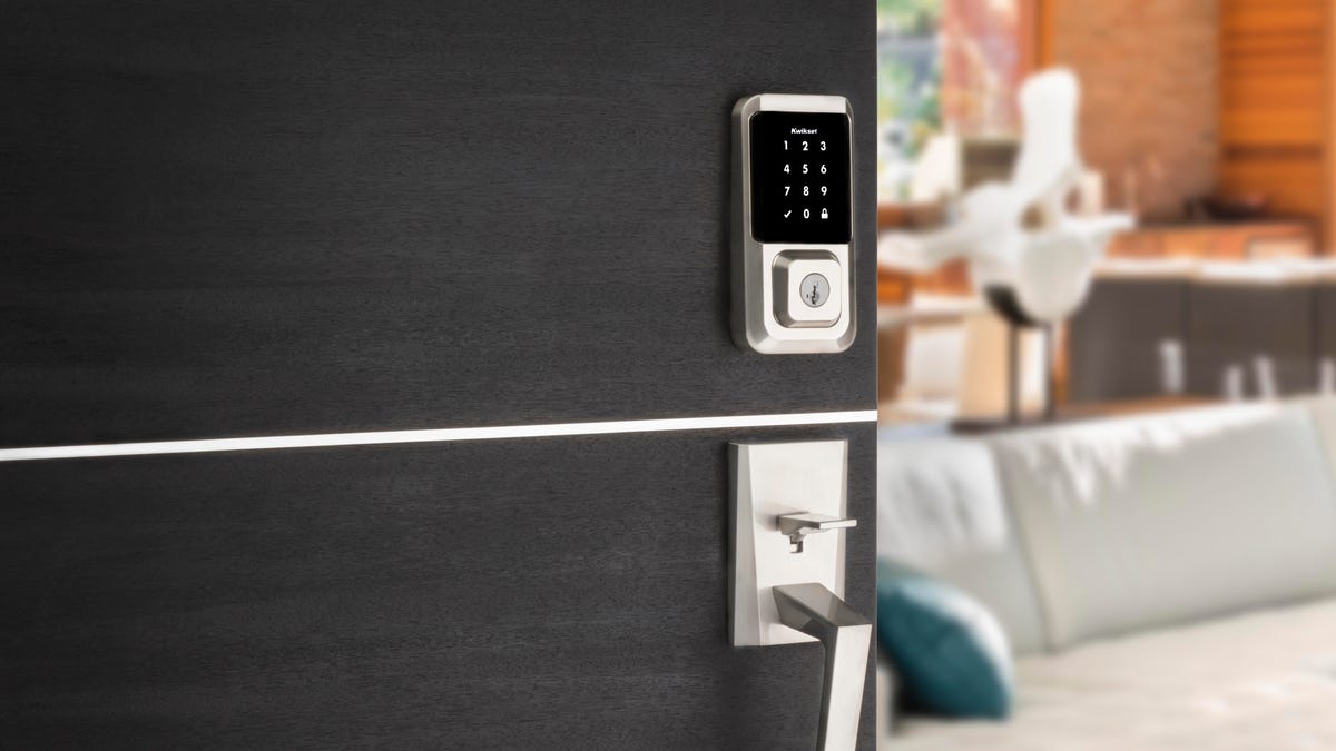 kwikset-halo-wi-fi-enabled-touchscreen-smart-lock-on-door-with-camino-handle-1