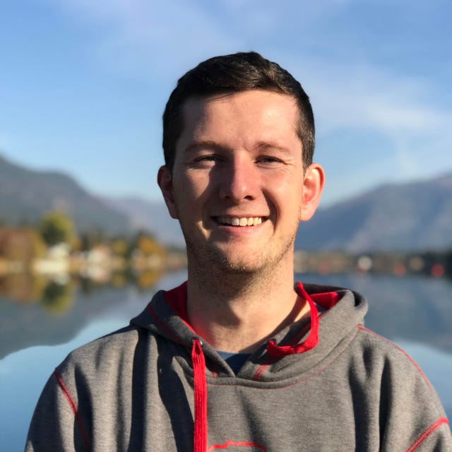 Headshot of Alexander Broom