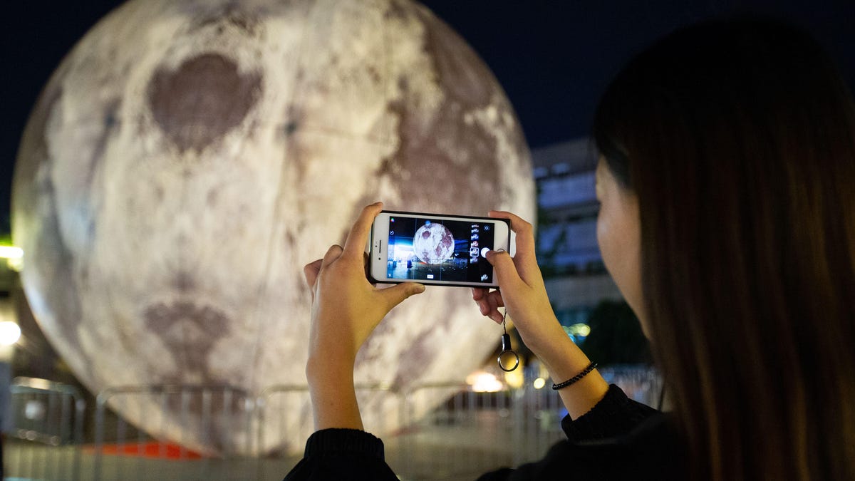Chinese People Celebrate Before Mid-Autumn Festival