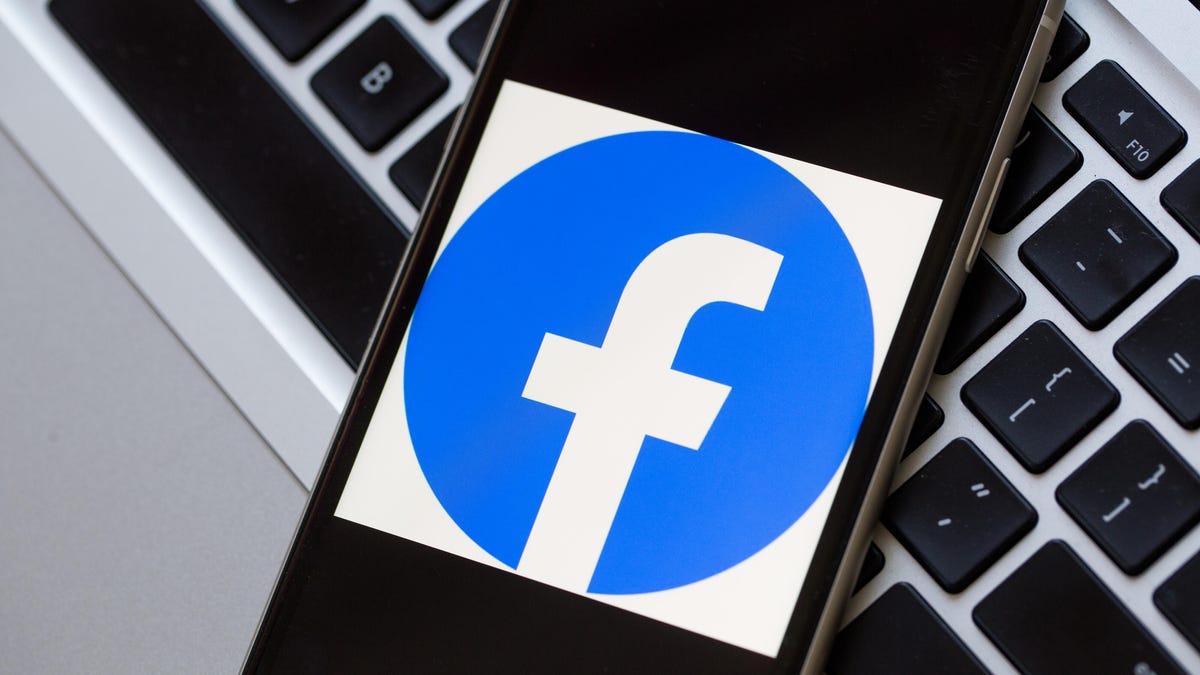 facebook-logo-phone-laptop-3020