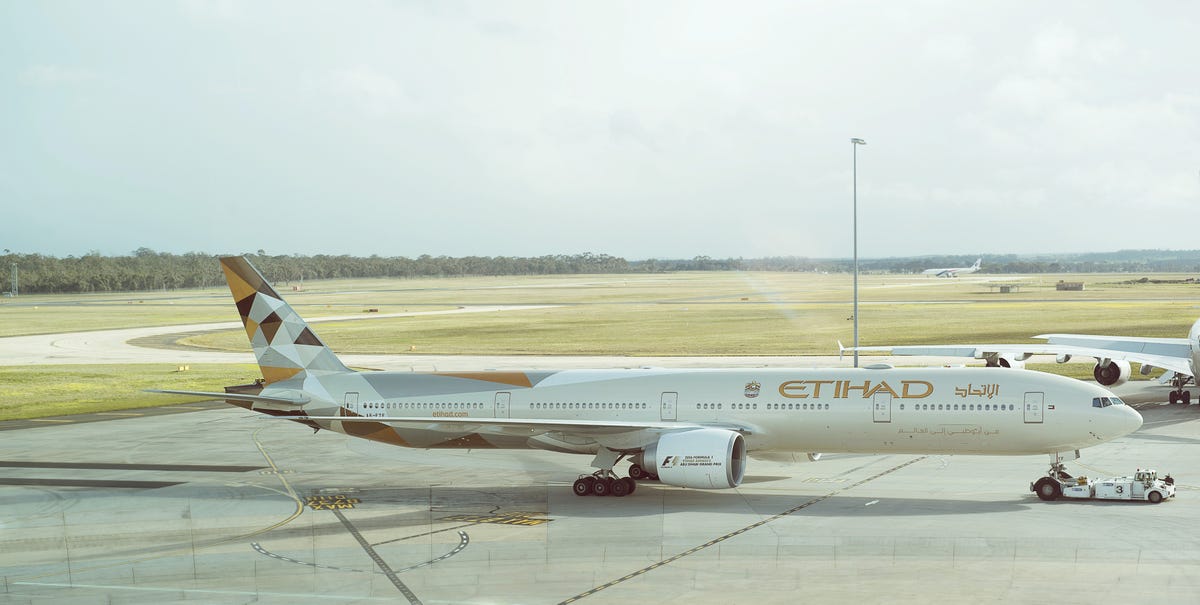 etihad-b777-in-facets-livery.jpg