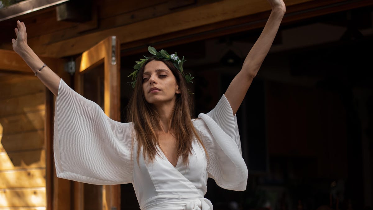 Angela Sarafyan King Knight Westworld