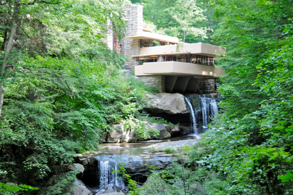 1-Fallingwater_classic.jpg