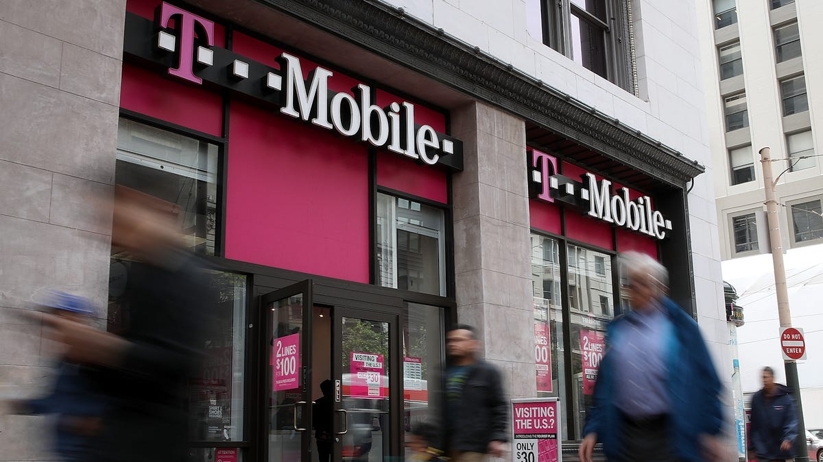 Storefront of a T-Mobile outlet.