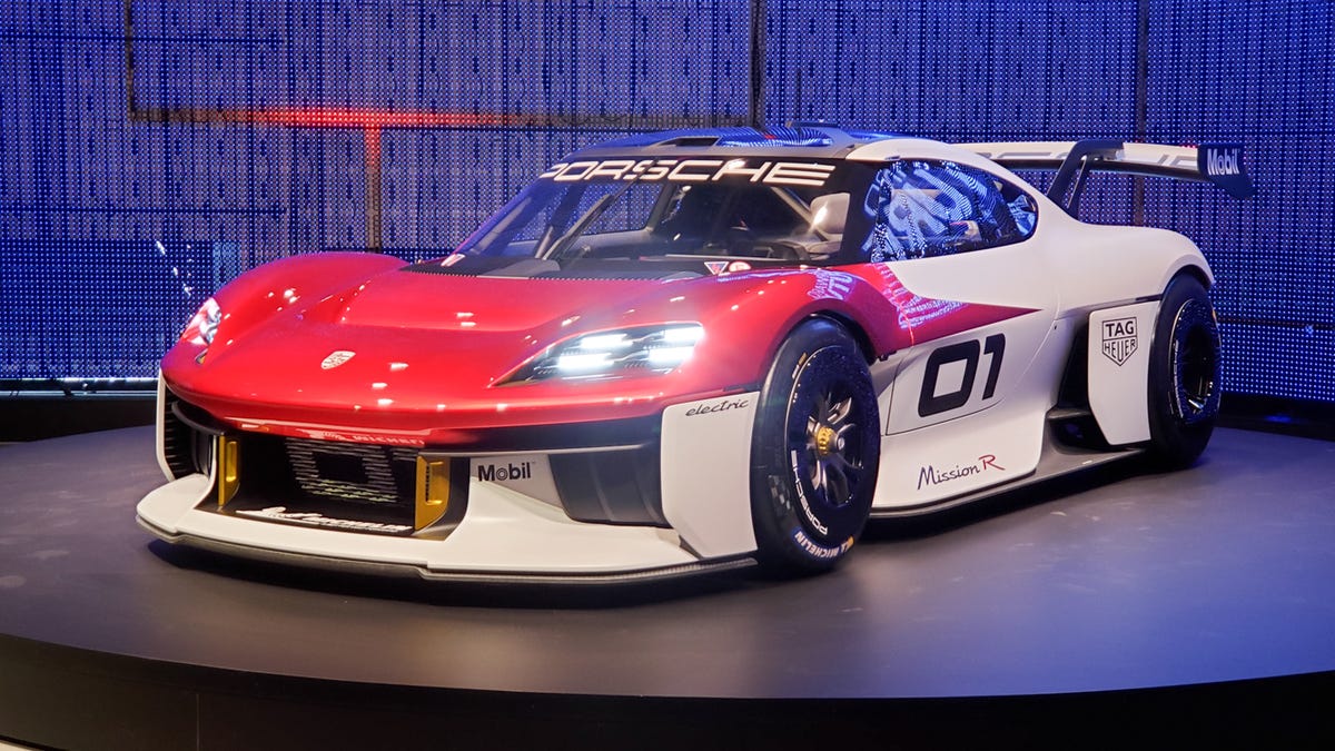 2025-porsche-mission-r-concept-01