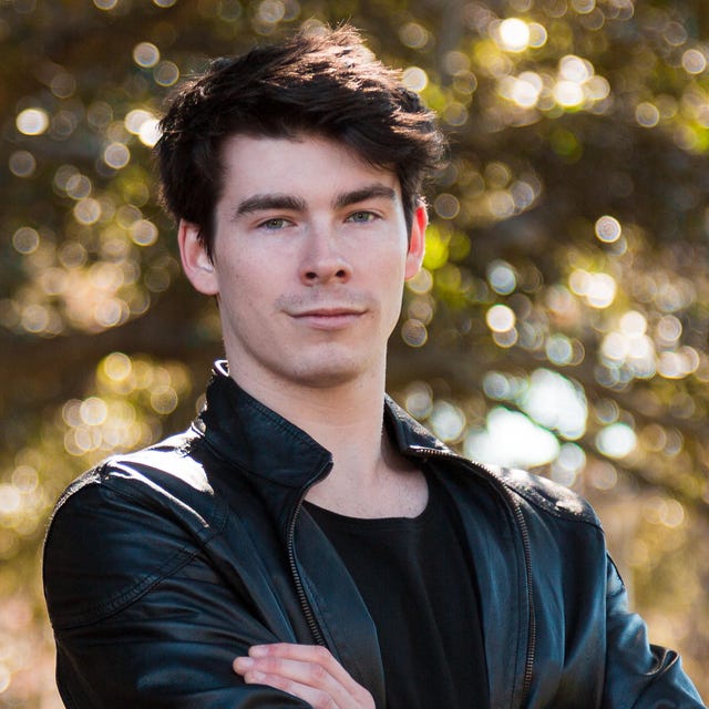 Headshot of Ian Knighton