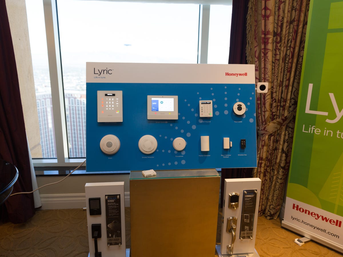 honeywell-lyric-home-security-system-product-photos-14.jpg