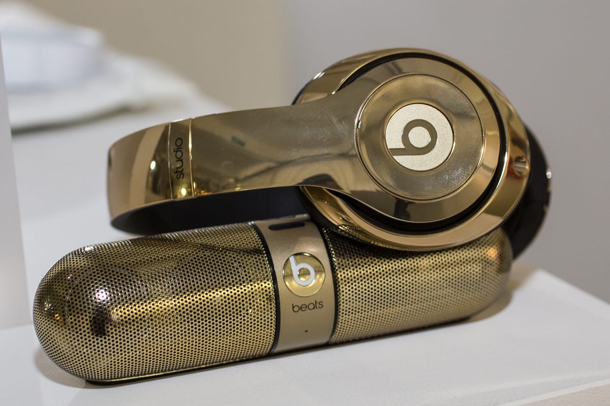 beats-studio-wireless-gold-pill-6.jpg