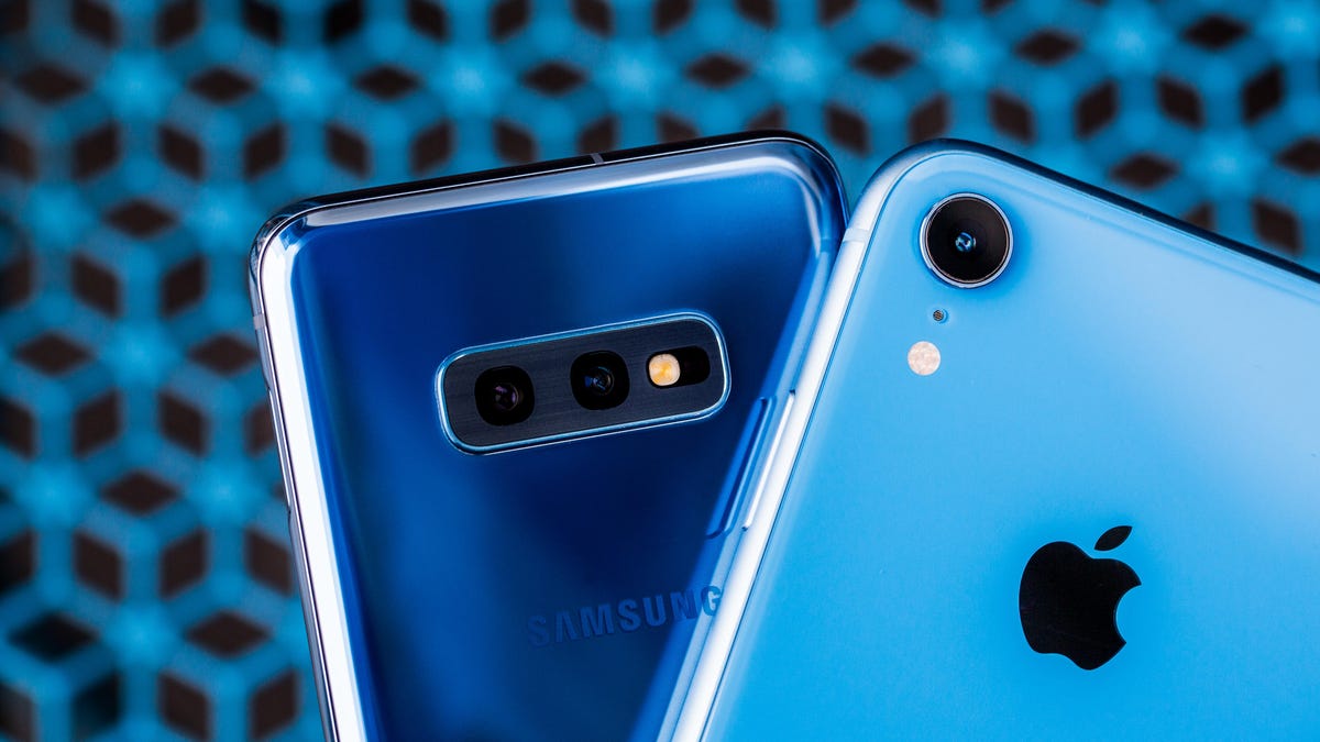 iphone-xr-samsung-galaxy-s10e-6