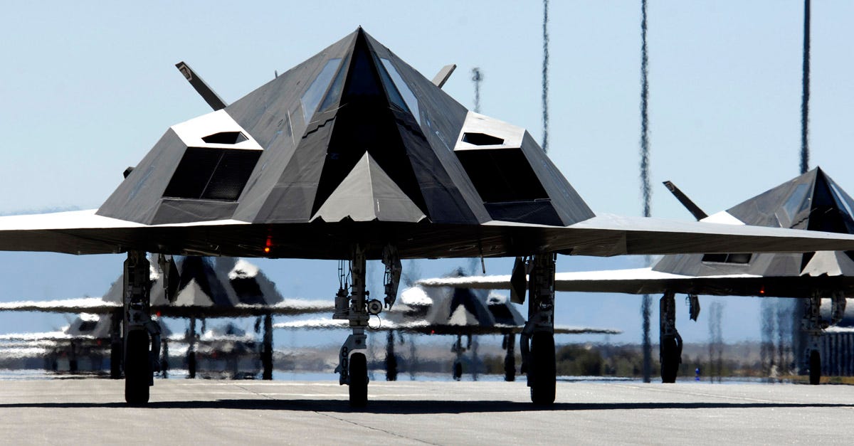cnet-stealth-f-117-runway.jpg