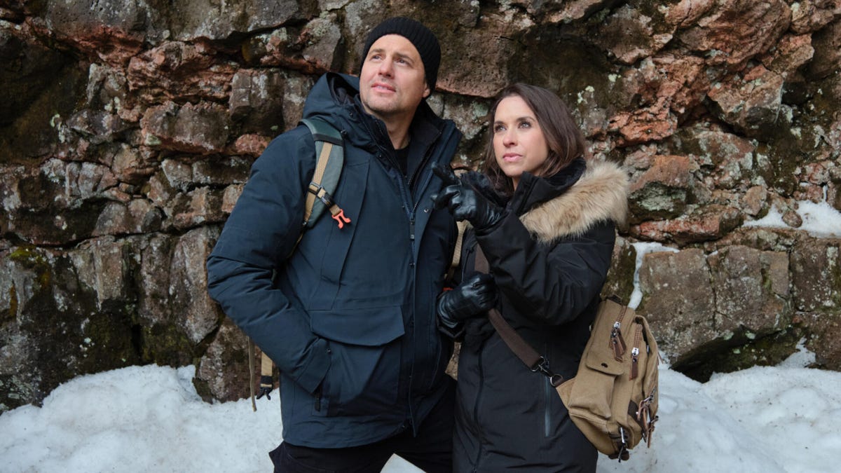 Kristoffer Polaha and Lacey Chabert in The Christmas Quest