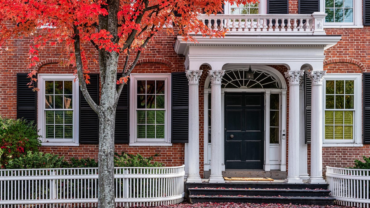 007-cnet-finance-mortgage-home-exterior-features