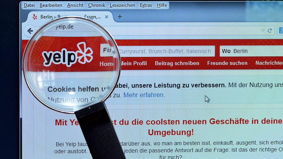 Bildschirm Internet Lupe Vergleichportal yelp.de