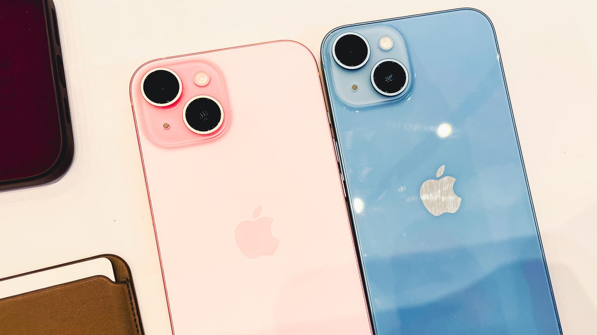 iPhone 15, left, iPhone 14, right
