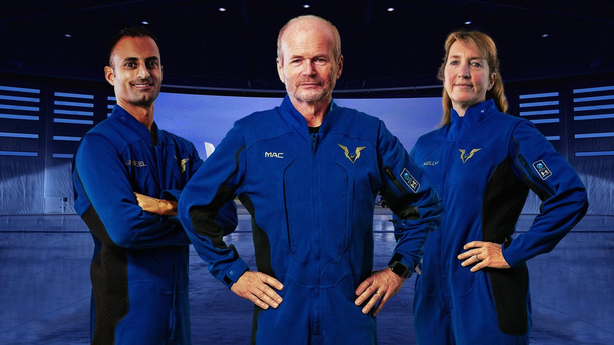 vg-pilotsuitreveal-trio-hanger-torsocrop