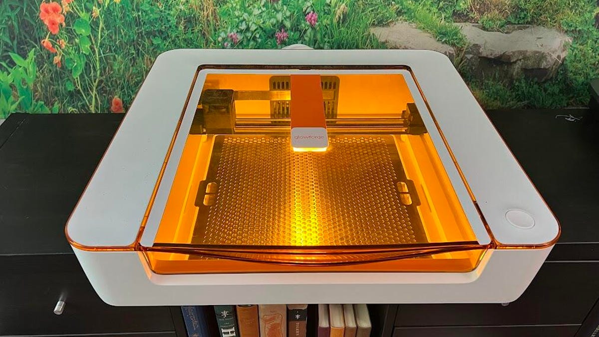 glowforge aura laser cutter