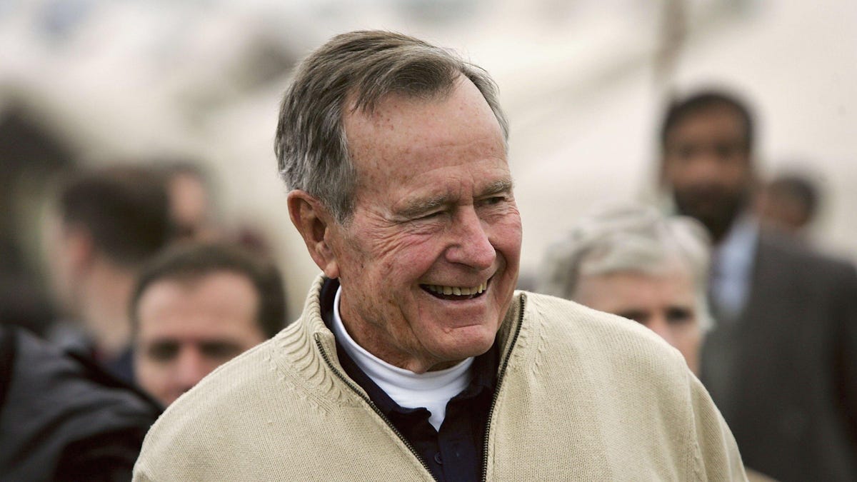 Former US President Bush Visits Earthquake Survivors in Pakistan
