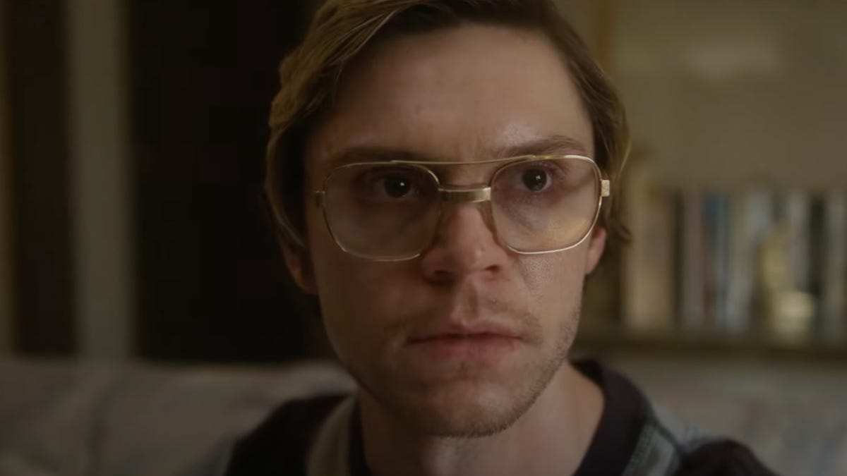 Evan Peters looks serious and creepy as Jeffrey Dahmer in trailer for Netflix series