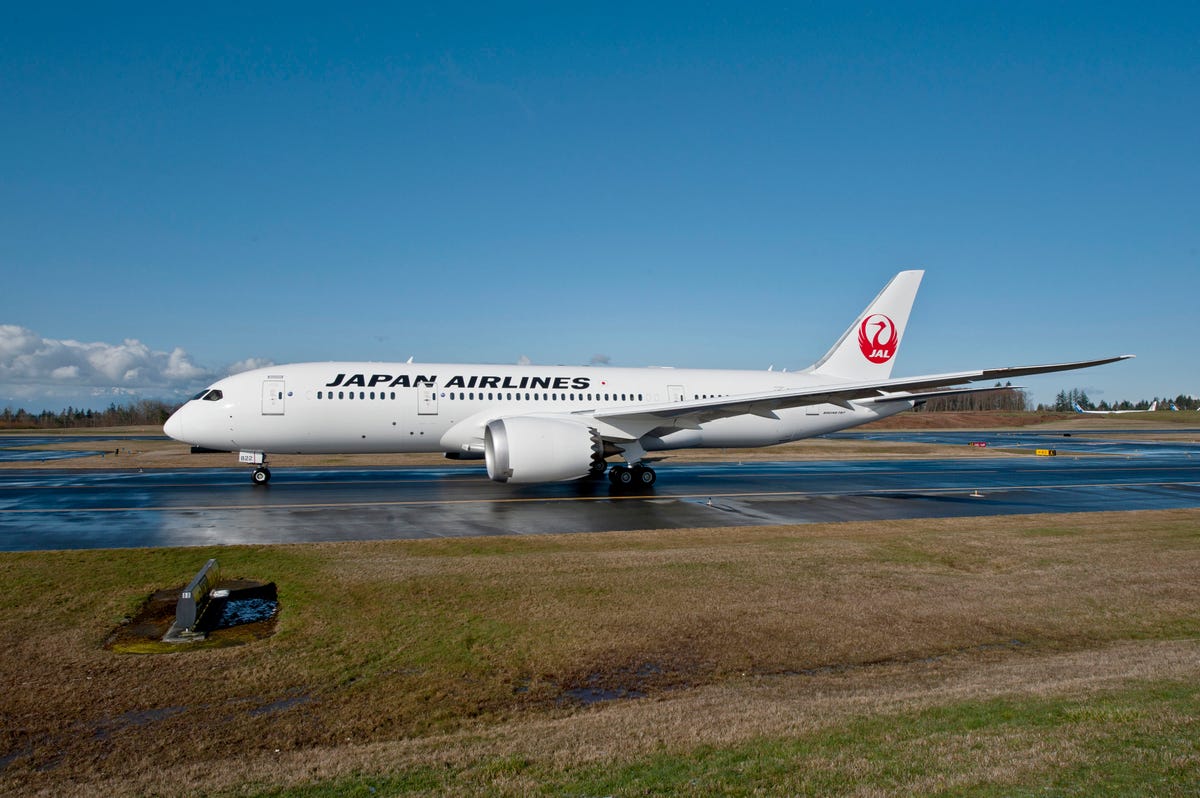 Boeing_787_JAL.jpg